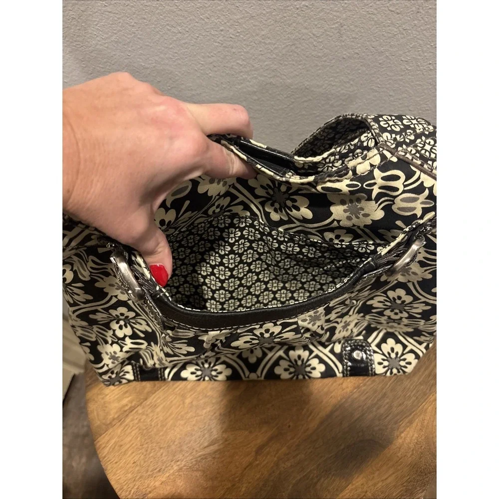 FOSSIL Vintage Women's Shoulder Bag Purse‎ ~HOBO~Black And Cream~Quilted~Floral